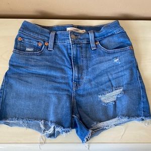 Levi’s high waisted jean shorts size 26
